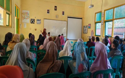 Perkuat Komitmen Adiwiyata, Kepala SMPN 2 Puring Sosialisasikan Gerakan PRLH kepada Paguyuban Wali Murid
